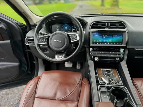 Used 2017 Jaguar F-PACE S AWD/4WD image 70