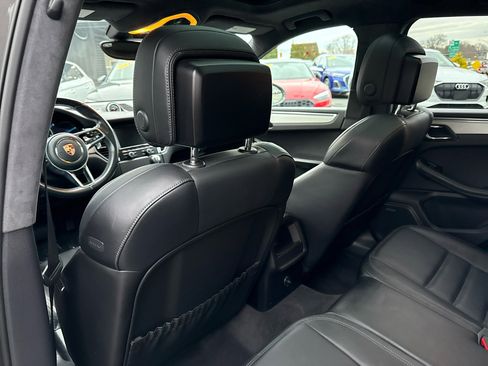 Used 2015 Porsche Macan Turbo image 30