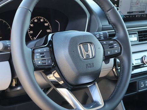 New 2025 Honda Pilot Touring image 18