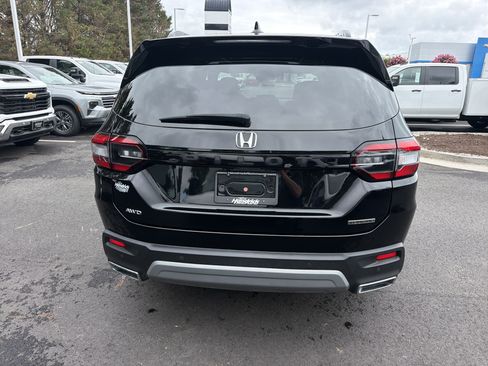 Used 2025 Honda Pilot Touring image 9