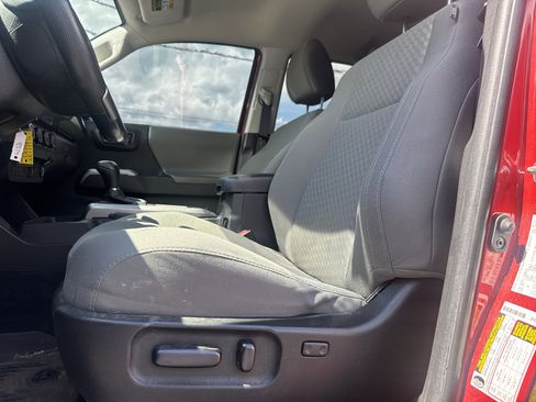Used 2022 Toyota Tacoma SR5 w/ Technology Package AWD/4WD image 12