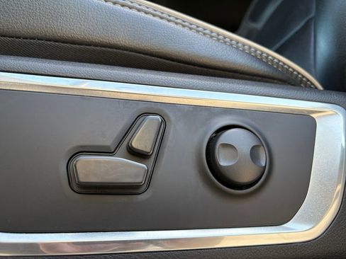 Used 2025 RAM 1500 Laramie image 12