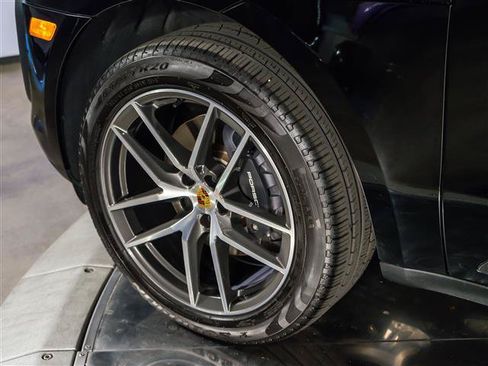 Used 2026 Porsche Macan AWD/4WD image 15