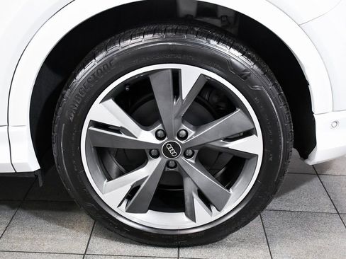 Used 2024 Audi Q4 e-tron Premium Plus w/ Premium Plus image 8