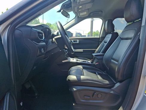 Used 2023 Ford Explorer XLT w/ Equipment Group 202A AWD/4WD image 14