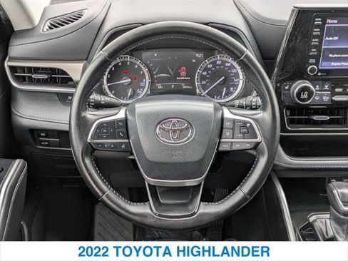 Used 2022 Toyota Highlander XLE FWD image 15