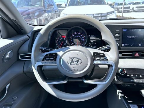 Used 2023 Hyundai Elantra SEL FWD image 12