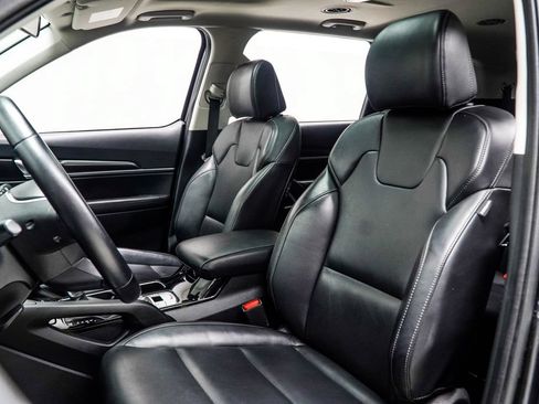 Used 2025 Kia Telluride S FWD image 39
