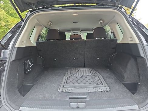 Used 2023 Nissan Rogue S image 42