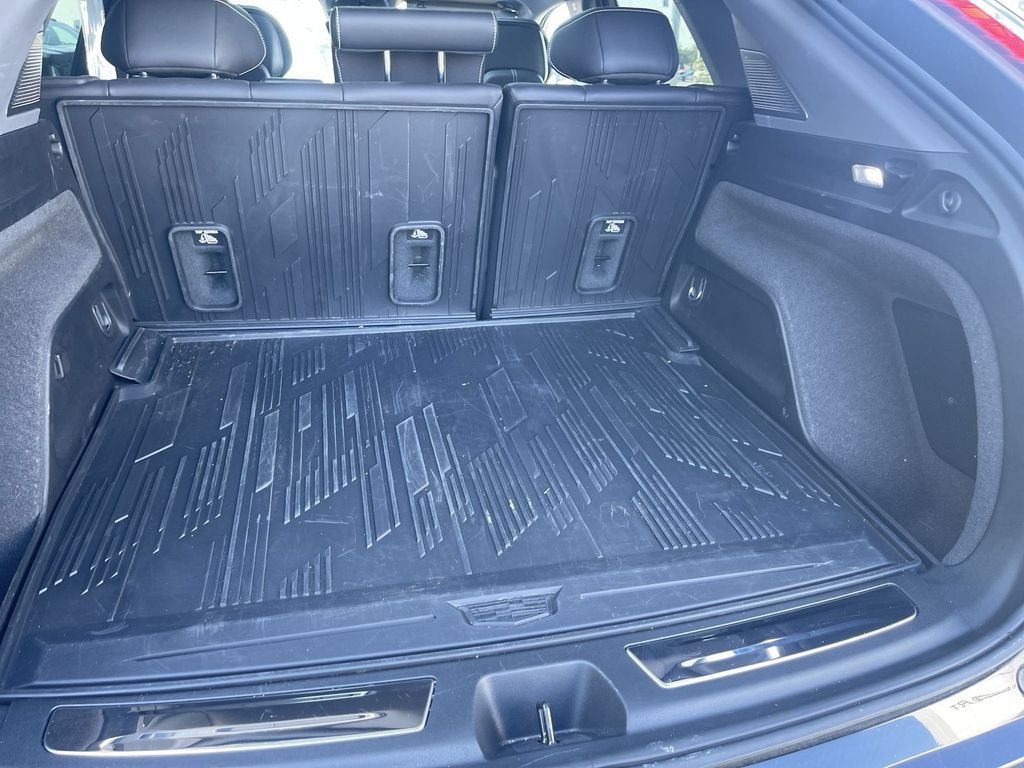 Used 2025 Cadillac Optiq Luxury 2 w/ LPO, Floor Liner Package AWD/4WD image 5
