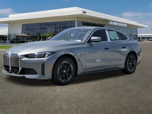 New 2026 BMW i4 eDrive40 w/ Driving Assistance Package RWD image 4