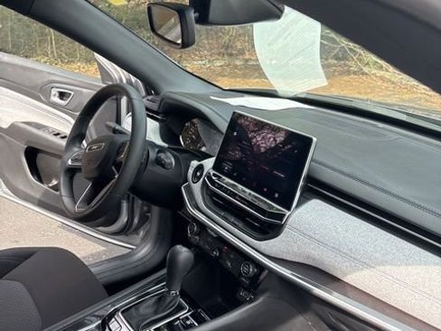 Used 2023 Jeep Compass Sport image 39