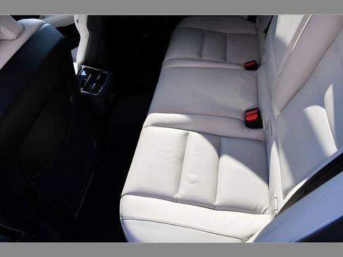Certified 2025 Volvo V60 B5 Cross Country Ultra AWD/4WD image 16