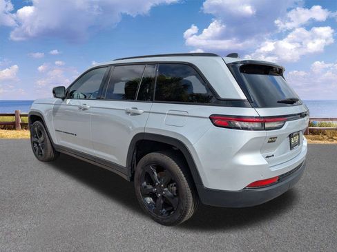 Used 2024 Jeep Grand Cherokee Limited w/ Luxury Tech Group II AWD/4WD image 6
