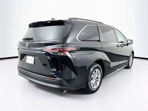 Certified 2026 Toyota Sienna XLE FWD image 2