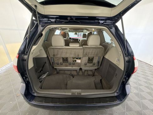 Used 2018 Toyota Sienna XLE image 27