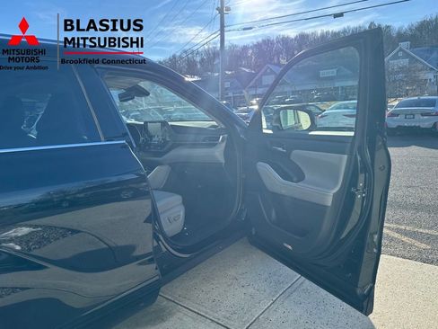 Used 2021 Toyota Highlander XLE image 16