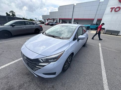 Used 2025 Nissan Versa SV w/ Trunk Package FWD image 7