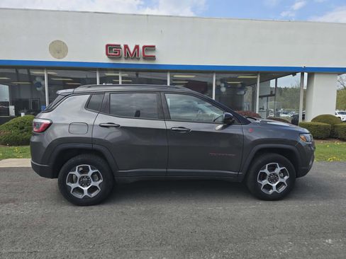Used 2022 Jeep Compass Trailhawk AWD/4WD image 2