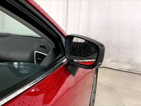 Used 2018 MAZDA MAZDA3 Touring FWD image 11