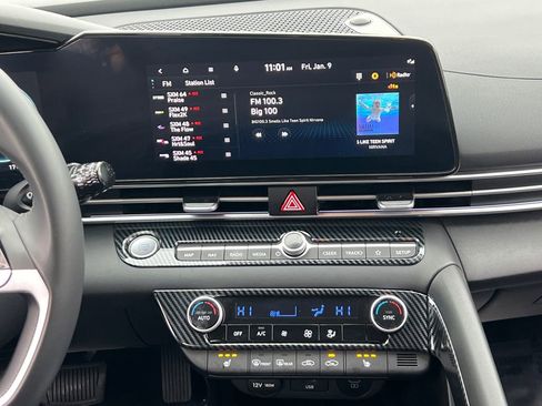 Used 2024 Hyundai Elantra Limited image 25