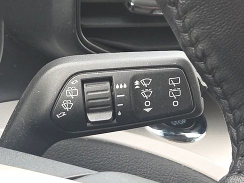Used 2024 Ford Explorer XLT AWD/4WD image 42