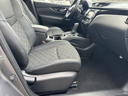 Used 2022 Nissan Rogue Sport SV w/ Technology Package image 16