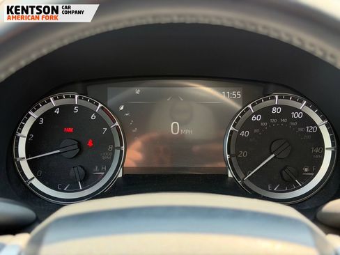 Used 2025 Toyota Highlander XLE AWD/4WD image 12
