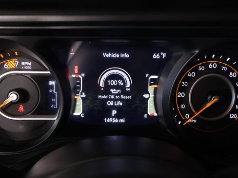 Used 2024 Jeep Wrangler Unlimited Sport AWD/4WD image 4