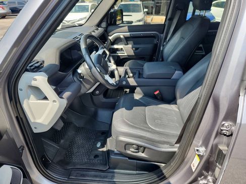Used 2021 Land Rover Defender 110 SE AWD/4WD image 11
