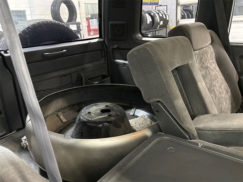 Used 2000 Isuzu Trooper S image 12