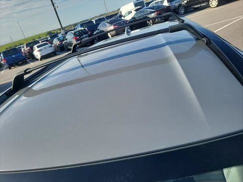 Used 2023 Nissan Kicks SR w/ SR Premium Package FWD image 9