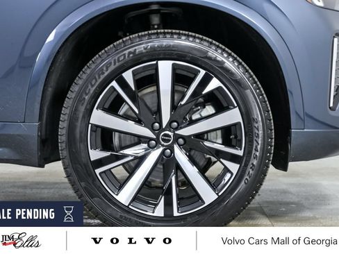 Certified 2025 Volvo XC90 B5 Core w/ Climate Package AWD/4WD image 40