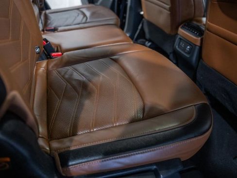 Used 2024 Nissan Pathfinder Platinum w/ Black Appearance Package image 33