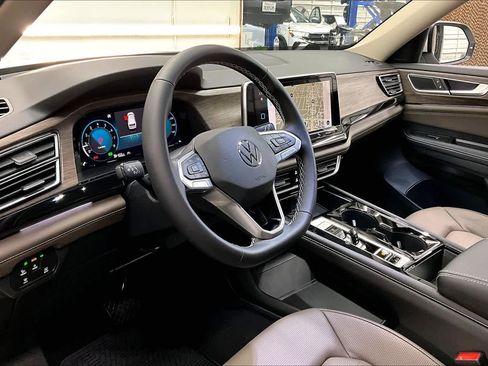 New 2026 Volkswagen Atlas SEL image 8