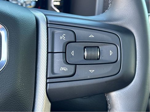 Used 2023 GMC Yukon XL Denali image 17