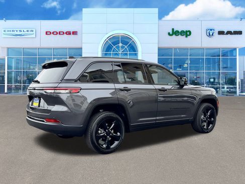 New 2025 Jeep Grand Cherokee Altitude image 11