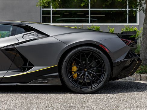 Used 2025 Lamborghini Revuelto AWD/4WD image 34