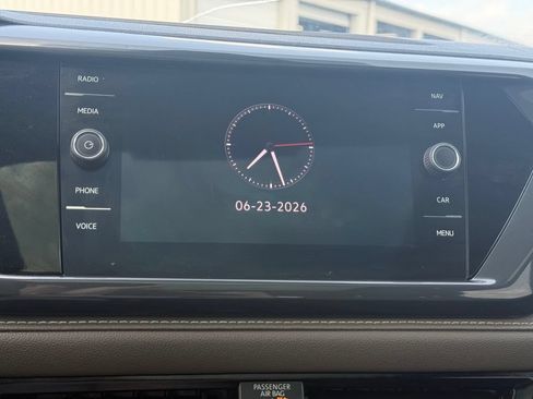 Used 2022 Volkswagen Taos SEL w/ Panoramic Sunroof Package AWD/4WD image 15