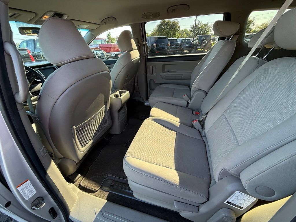 Used 2020 Kia Sedona LX FWD image 14