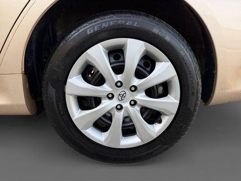 Used 2012 Toyota Corolla LE FWD image 11