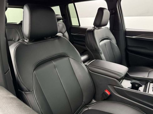 New 2025 Jeep Grand Cherokee Limited image 24