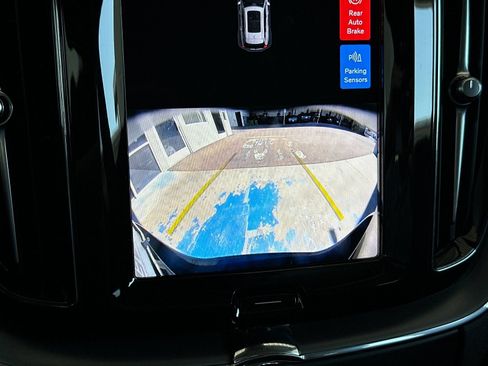 Used 2024 Volvo XC60 B5 Core AWD/4WD image 19