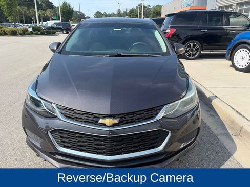 Used 2017 Chevrolet Cruze LT w/ Convenience Package FWD image 3