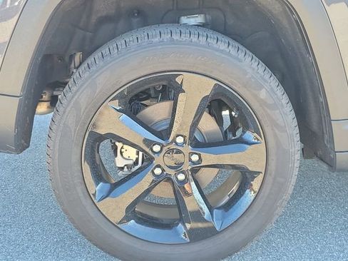 New 2024 Jeep Grand Cherokee Limited w/ Black Appearance Package image 5