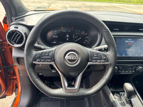 Used 2022 Nissan Kicks SR w/ Premium Package FWD image 18
