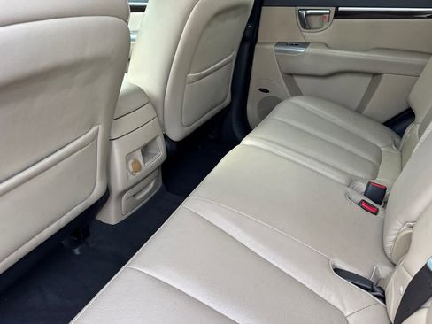 Used 2011 Hyundai Santa Fe Limited FWD image 4
