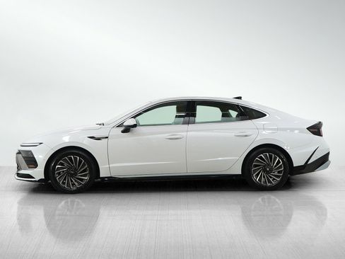 Certified 2025 Hyundai Sonata Limited FWD image 2