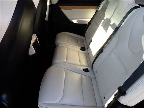 Used 2018 Tesla Model X 75D image 8