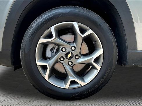 Used 2025 Chevrolet Trax LT w/ LT Convenience Package FWD image 33